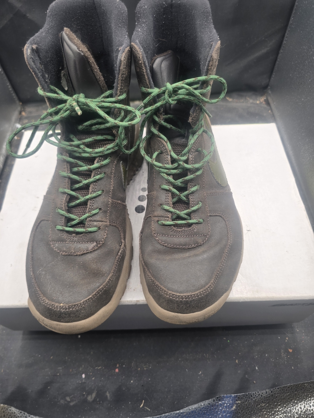 Nike Men's Chukka Boots in Brown with Green Laces